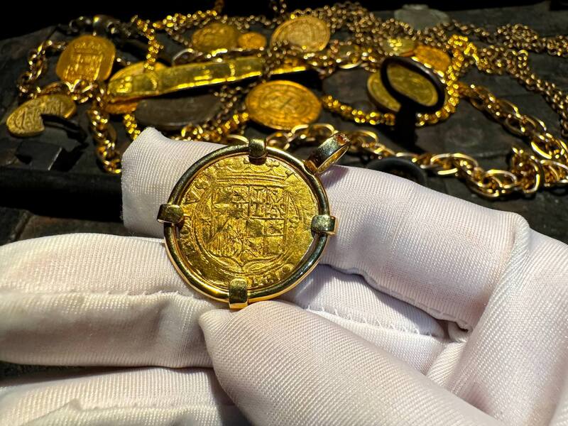 Spain 1 Escudo 1516-56 "Charles & Joanna" Diamond Pendant 4