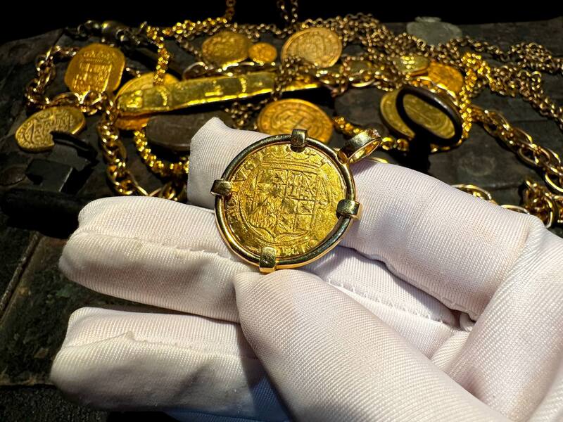 Spain 1 Escudo 1516-56 "Charles & Joanna" Diamond Pendant 8