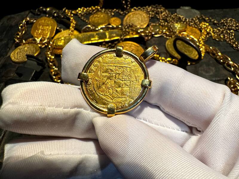 Spain 1 Escudo 1516-56 "Charles & Joanna" Diamond Pendant 9