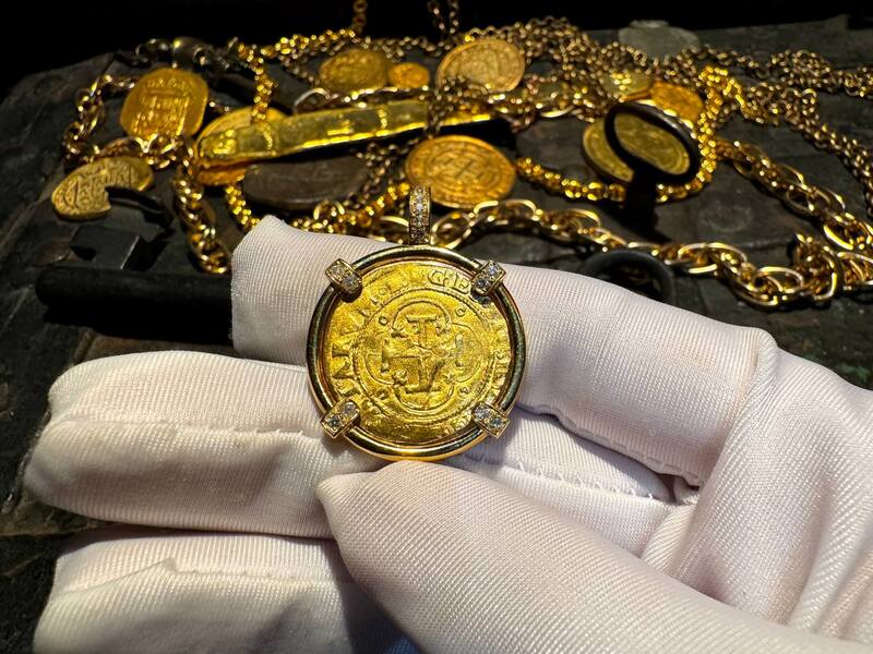 Spain 1 Escudo 1516-56 "Charles & Joanna" Diamond Pendant 12