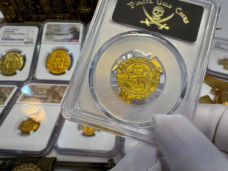 Spain 1 Escudo 1516-56 "Carlos & Johanna" PCGS 55 19