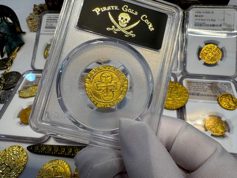 Spain 1 Escudo 1516-56 "Carlos & Johanna" PCGS 55 10