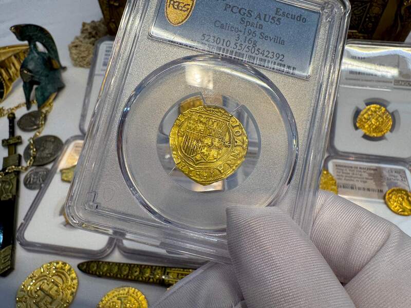 Spain 1 Escudo 1516-56 "Carlos & Johanna" PCGS 55 8