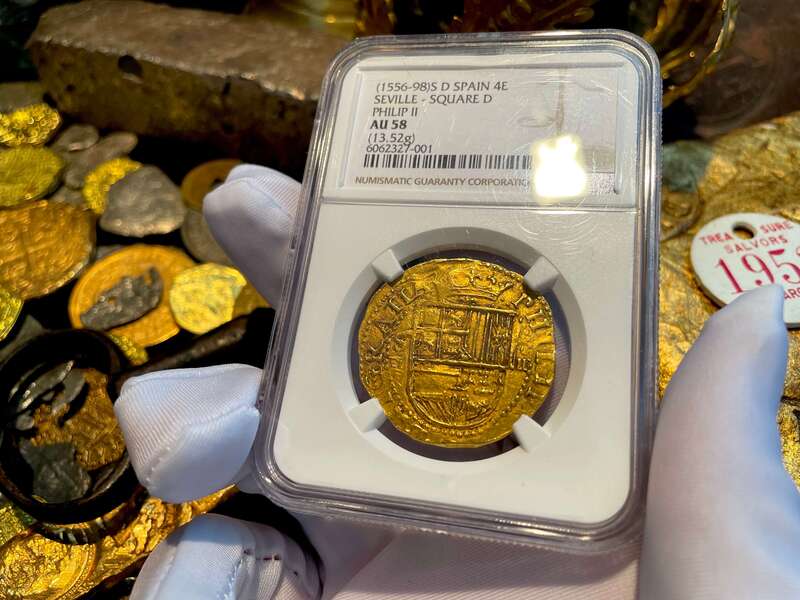 Spain 4 Escudos 1556-98 "Trophy Piece" NGC 58 4
