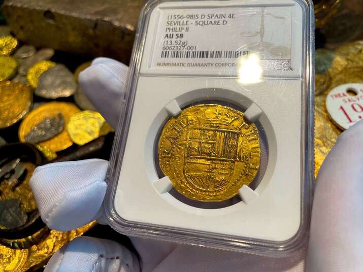 Spain 4 Escudos 1556-98 "Trophy Piece" NGC 58