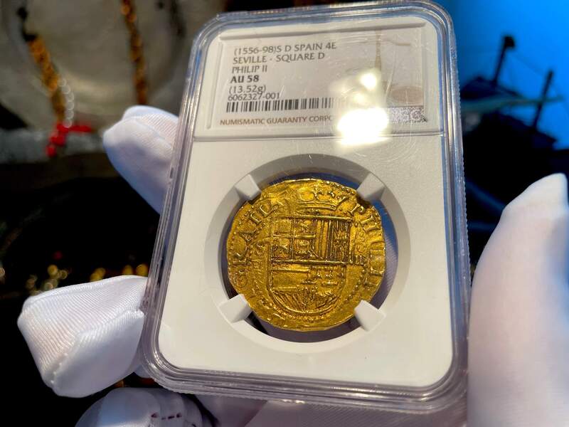 Spain 4 Escudos 1556-98 "Trophy Piece" NGC 58 5
