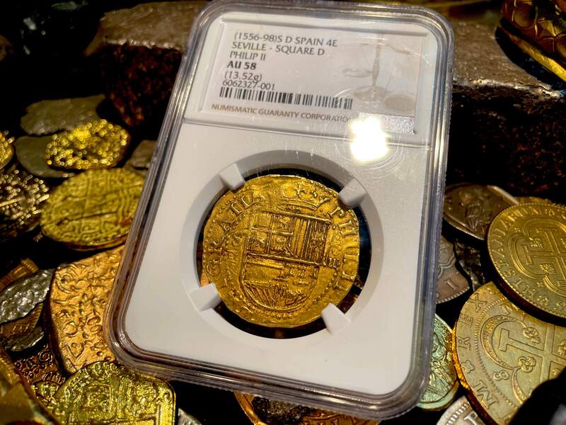 Spain 4 Escudos 1556-98 "Trophy Piece" NGC 58 11