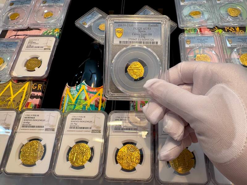 Spain 1 Escudo 161o-21 "Full Crown" PCGS 53 18