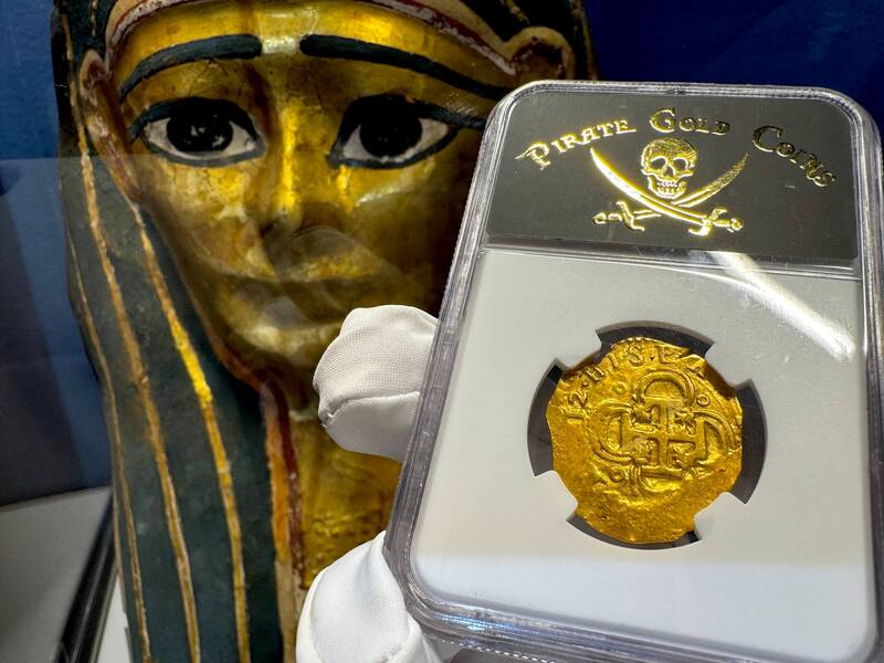 Spain 2 Escudos 1612 "Full Crown" NGC 45 3