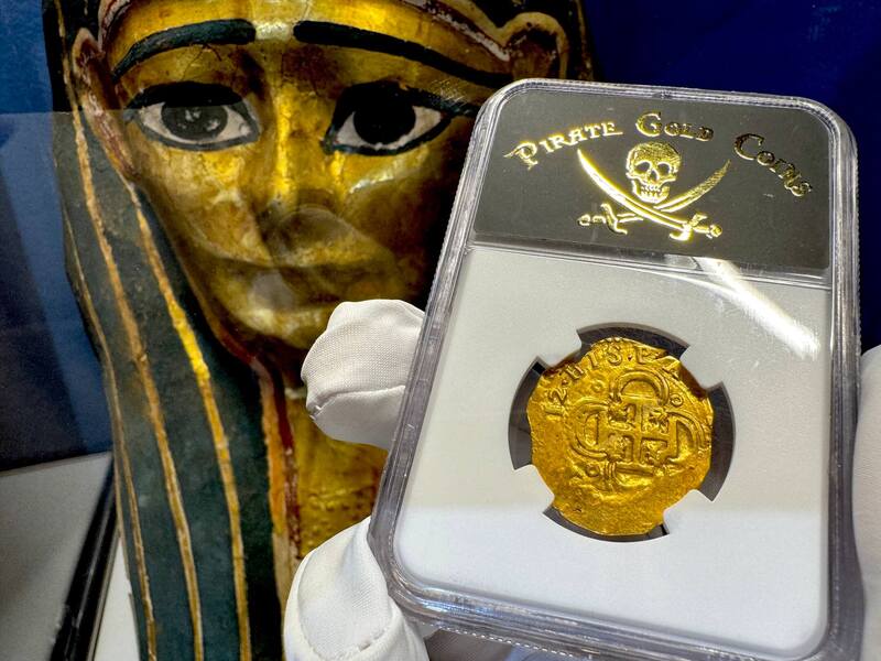 Spain 2 Escudos 1612 "Full Crown" NGC 45 4