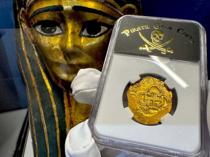 Spain 2 Escudos 1612 "Full Crown" NGC 45 5