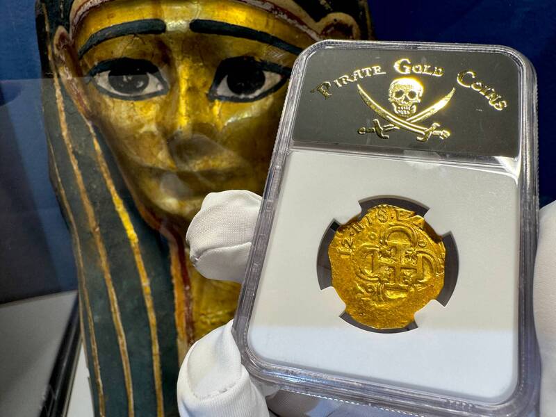 Spain 2 Escudos 1612 "Full Crown" NGC 45 6