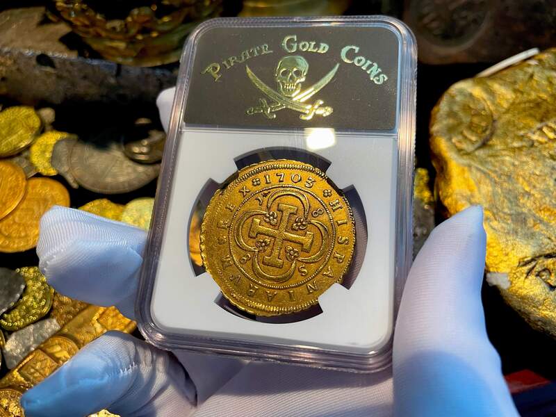 Spain 1703 8 Escudos "Full Date" NGC 55 12