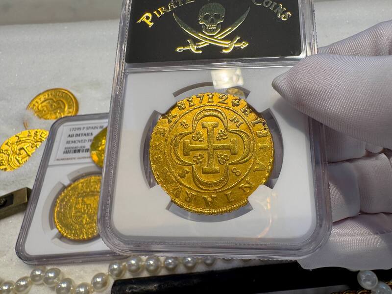 Spain 8 Escudos 1712 "Philip V" NGC 58 8