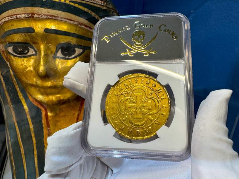 Spain 8 Escudos 1715 "Year of the Fleet" NGC 20 2