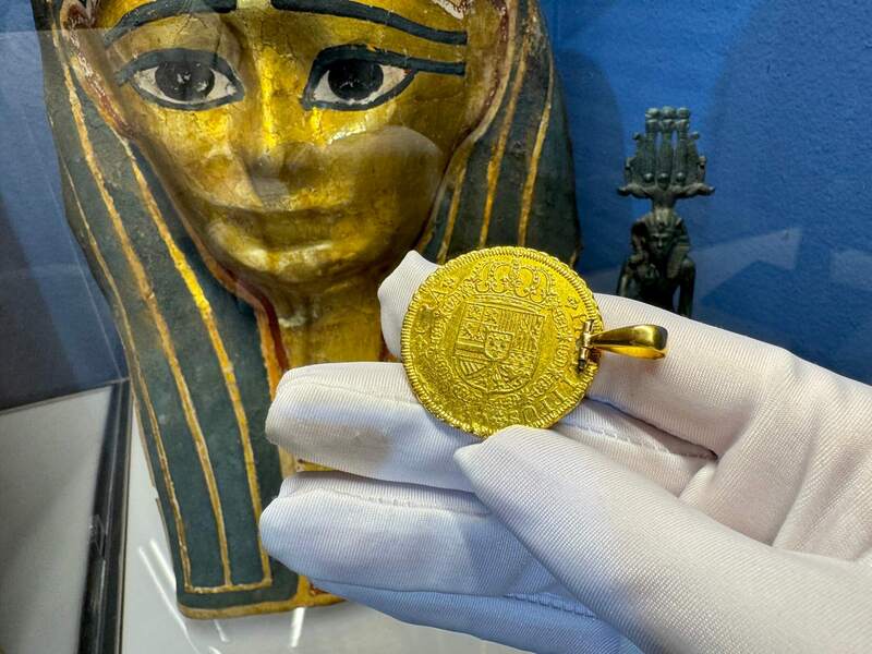 Spain 8 Escudos 1729 "Philip V" Pendant 13