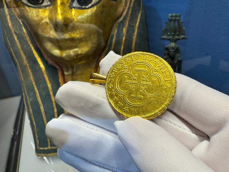 Spain 8 Escudos 1729 "Philip V" Pendant 14