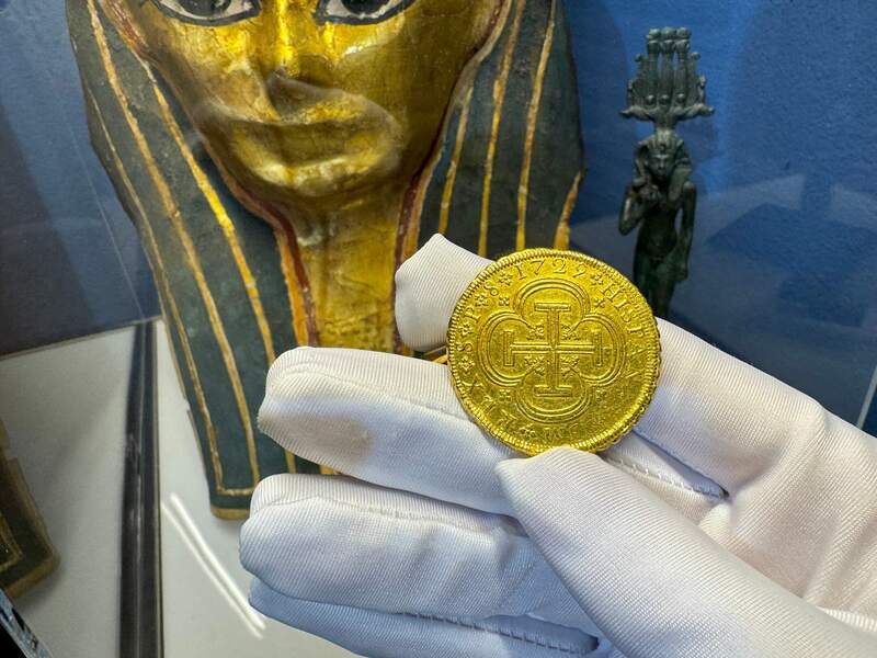 Spain 8 Escudos 1729 "Philip V" Pendant 16