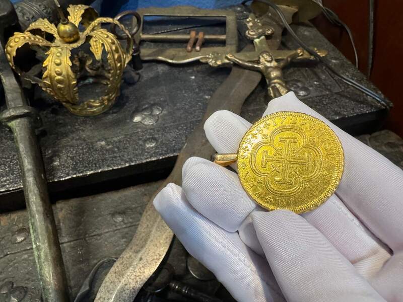 Spain 8 Escudos 1729 "Philip V" Pendant 8