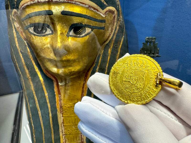 Spain 8 Escudos 1729 "Philip V" Pendant 3