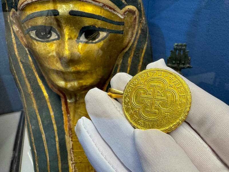 Spain 8 Escudos 1729 "Philip V" Pendant 4