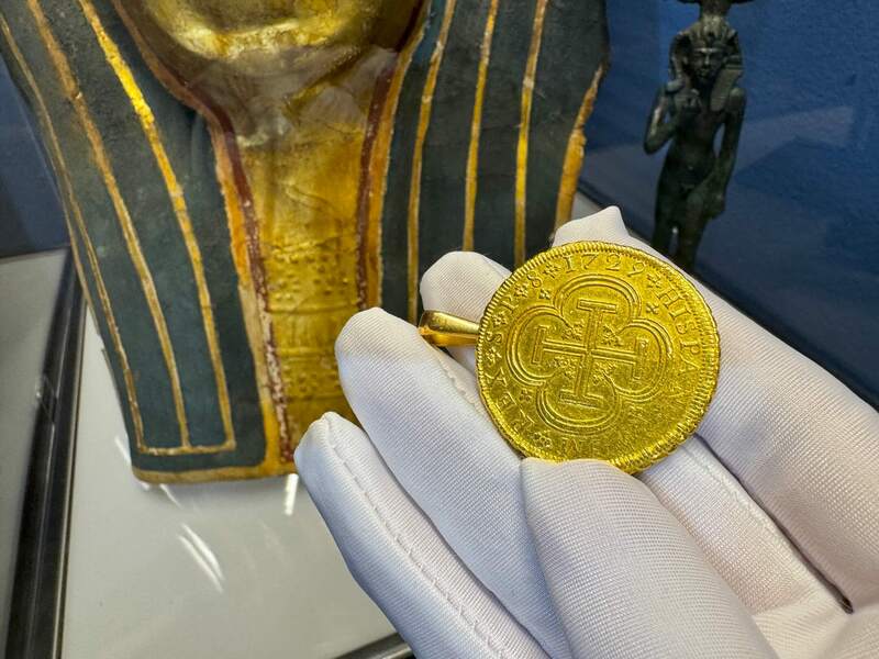 Spain 8 Escudos 1729 "Philip V" Pendant 10