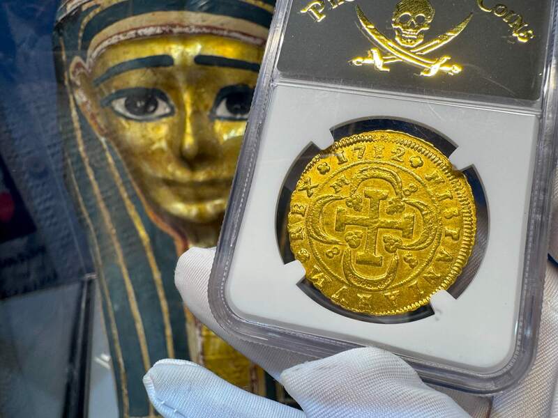 Spain 8 Escudos 1712 NGC AU 18