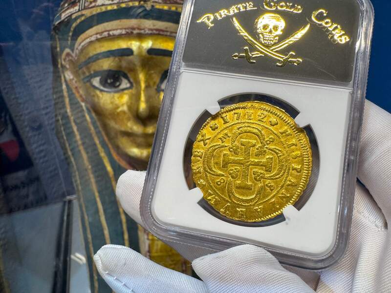 Spain 8 Escudos 1712 NGC AU 20