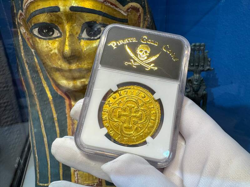 Spain 8 Escudos 1712 NGC AU 3