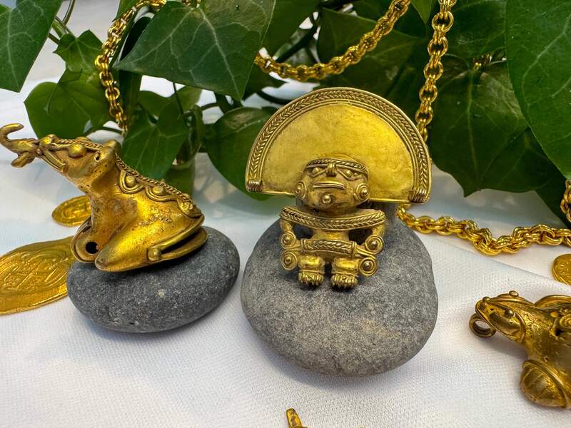 Tairona Gold Chief Pendant 600BC - 100AD Figurine + 4 Attachments 24