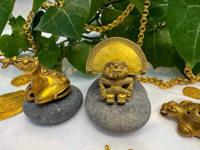Tairona Gold Chief Pendant 600BC - 100AD Figurine + 4 Attachments 10