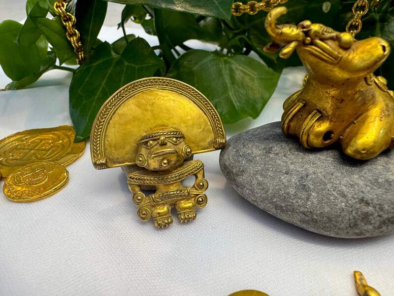 Tairona Gold Chief Pendant 600BC - 100AD Figurine + 4 Attachments 17